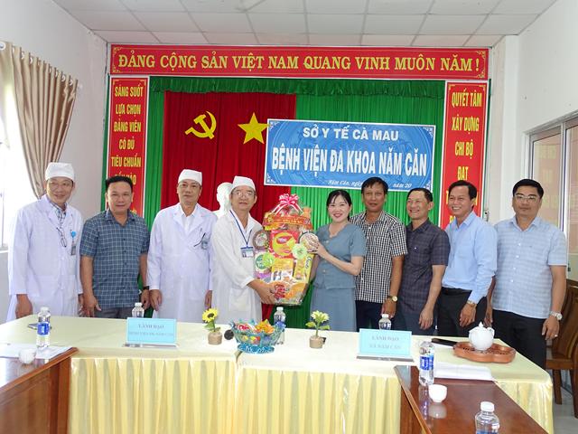 UBND-HĐND- UBMTTQVN xã Năm Căn chúc tết...